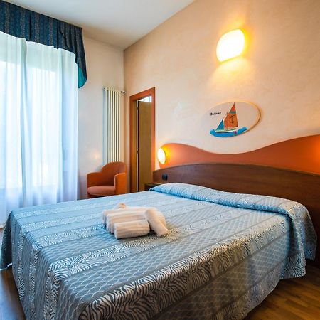 צ'סנטיקו Miramare Hotel Ristorante Convegni מראה חיצוני תמונה