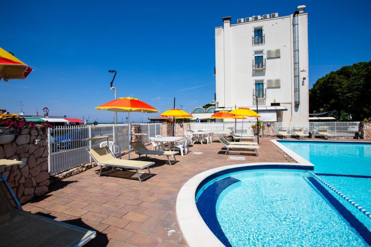 צ'סנטיקו Miramare Hotel Ristorante Convegni מראה חיצוני תמונה