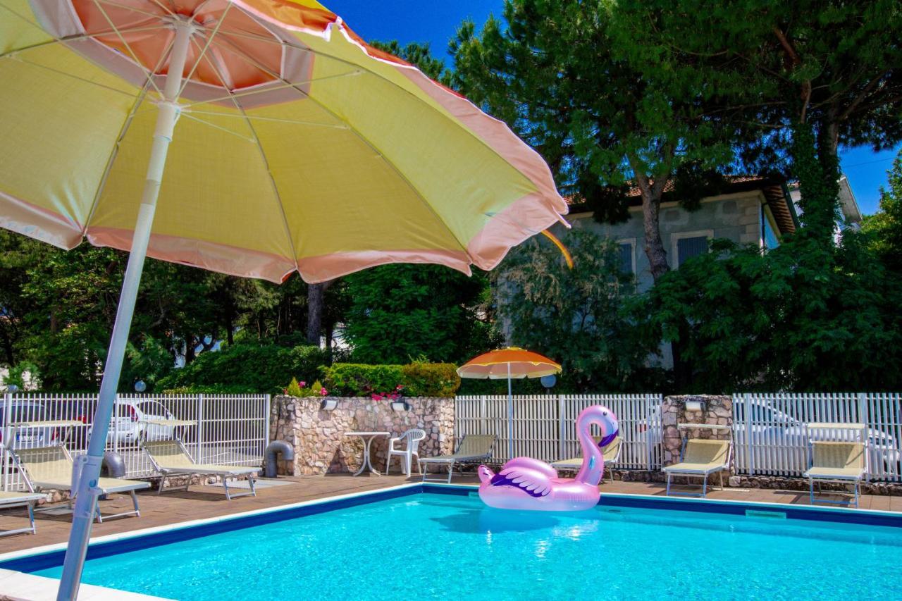 צ'סנטיקו Miramare Hotel Ristorante Convegni מראה חיצוני תמונה