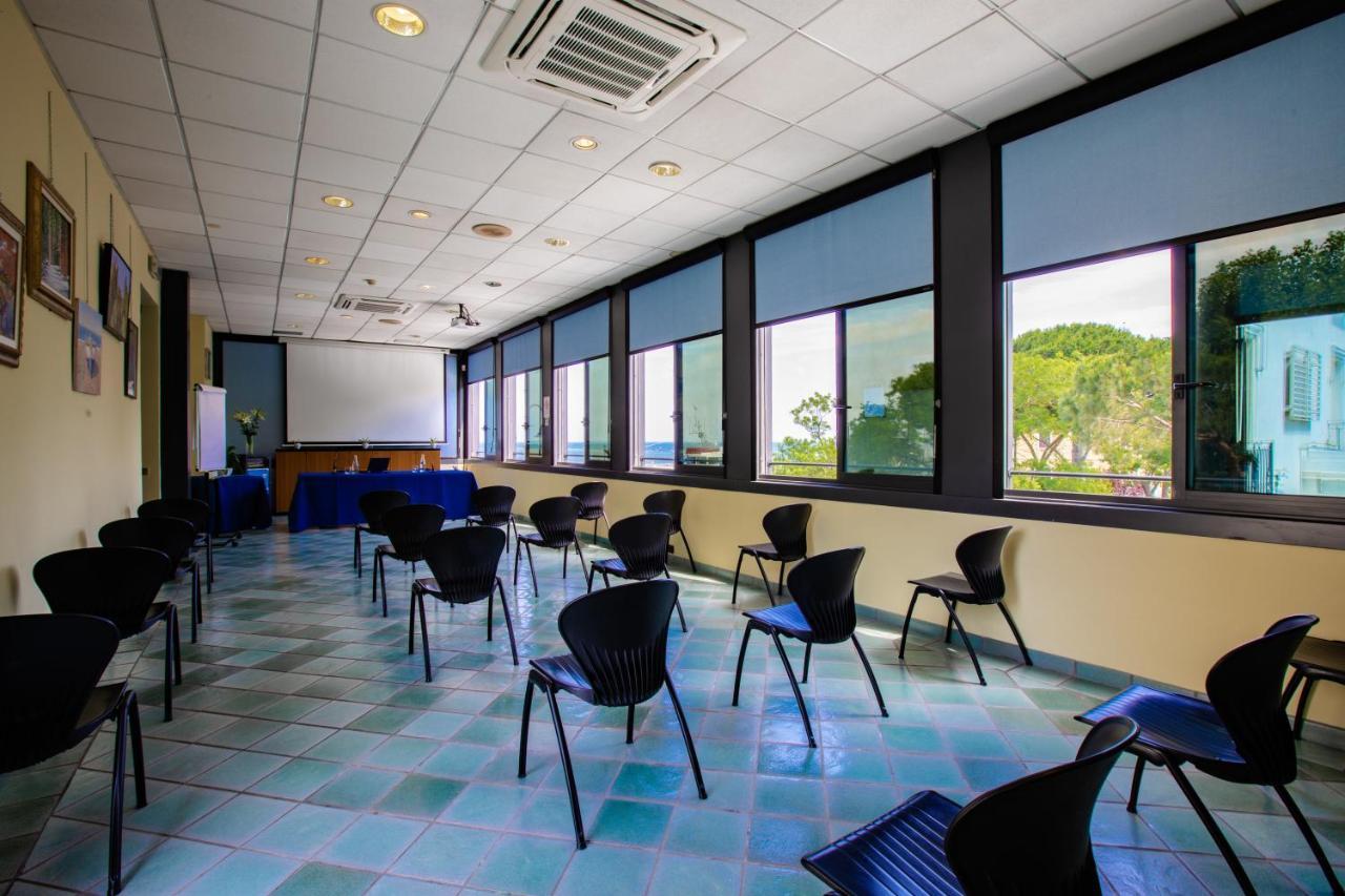 צ'סנטיקו Miramare Hotel Ristorante Convegni מראה חיצוני תמונה