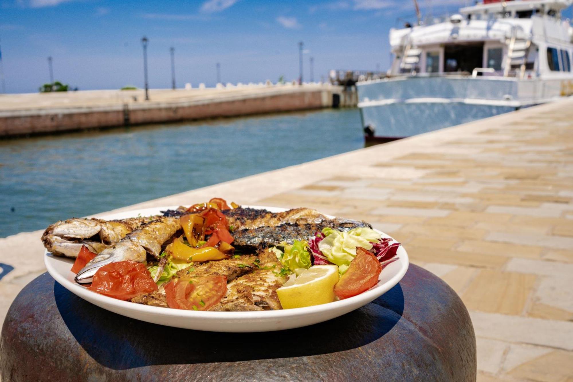 צ'סנטיקו Miramare Hotel Ristorante Convegni מראה חיצוני תמונה